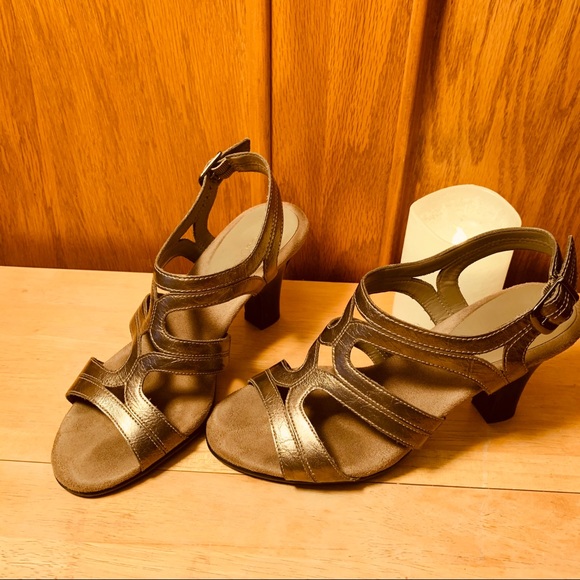 Aerosoles Metallic Pewter Strap Slingback Sandals - Picture 2 of 4